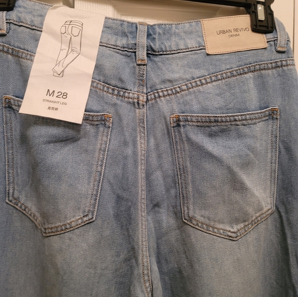 Urban Revivo Split Hem Straight Jeans - Picture 3 of 5